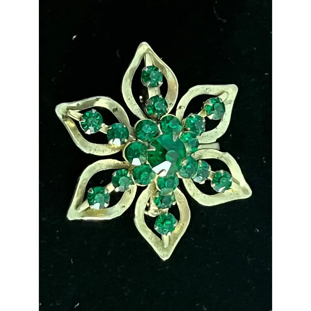 VTG Starburst Brooch Pendant Silver Tone Emerald Color Multi Faceted Rhinestones